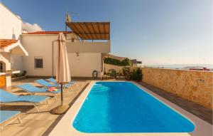 3 Bedroom Lovely Home In Makarska 