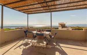 3 Bedroom Lovely Home In Makarska