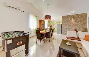 Stunning Home In Betiga With Kitchen