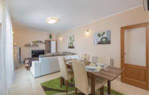 Nice Home In Kastelir With Kitchen 