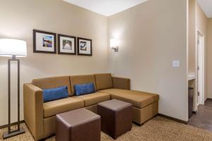 Queen Suite with Two Queen Beds - Non Smoking room in Comfort Suites Newnan
