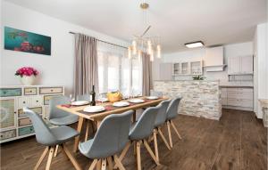 Gorgeous Home In Krmed With Wifi