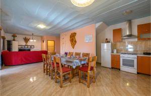 Three-Bedroom Holiday Home 0 In Zminj