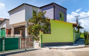 Awesome Home In Zminj With 3 Bedrooms, Wifi And Outdoor Swimming Pool