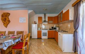 Three-Bedroom Holiday Home 0 In Zminj