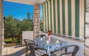 Nice Home In Okrug Gornji With 4 Bedrooms, Wifi And Outdoor Swimming Pool