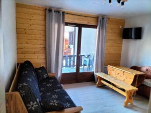 Appartement meublé avec vue sur les montagnes et piscine lété