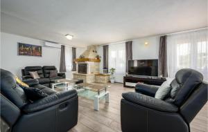 Beautiful Home In Savicenta With Sauna