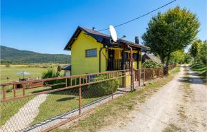 Stunning Home In Plaski With 2 Bedrooms And Wifi