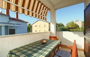 Awesome Apartment In Porec With Kitchen 