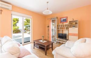 Awesome Home In Brela With Jacuzzi 