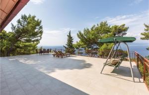 Awesome Home In Brela With Jacuzzi 