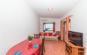 One-Bedroom Apartment In Okrug Donji