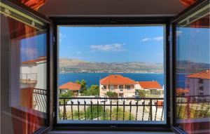 One-Bedroom Apartment In Okrug Donji