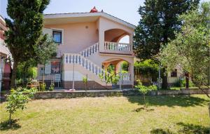 Amazing Home In Privlaka With 4 Bedrooms And Wifi