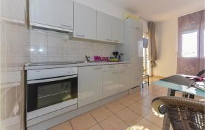 Beautiful Apartment In Vodice With 2 Bedrooms And Wifi