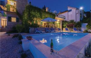 Amazing Home In Makarska With 6 Bedrooms, Wifi And Outdoor Swimming Pool