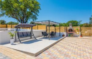 3 Bedroom Awesome Home In Donje Rastane