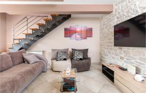 Gorgeous Home In Pula With Outdoor Swimming Pool 