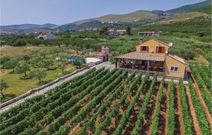 Holiday Home Plano With A Fireplace 08