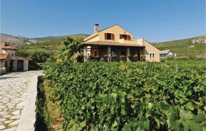 Holiday Home Plano With A Fireplace 08