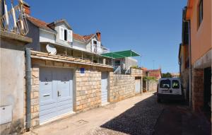 Three-Bedroom Apartment With A Fireplace In Stari Grad