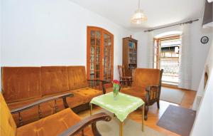 Three-Bedroom Apartment With A Fireplace In Stari Grad