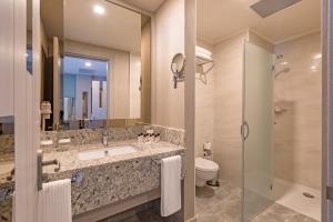 Deluxe Suite room in Royal Seginus