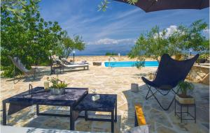 Five-Bedroom Holiday Home In Donji Humag