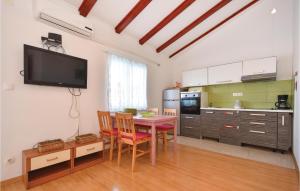 Stunning Apartment In Stomorska With 2 Bedrooms And Wifi