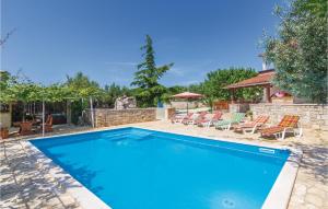 Pet Friendly Home In Vodnjan With Outdoor Swimming Pool