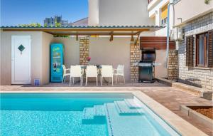 4 Bedroom Beautiful Apartment In Pula 