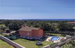 Three-Bedroom Holiday Home In Vodnjan