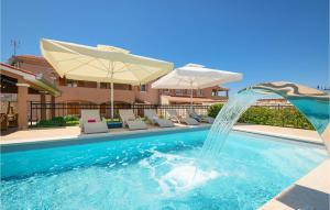 Beautiful Apartment In Hr-52215 Vodnjan