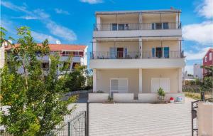 Cozy Apartment In Srima 