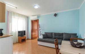 Nice Apartment In Liznjan With 1 Bedrooms And Wifi