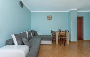 Nice Apartment In Liznjan With 1 Bedrooms And Wifi