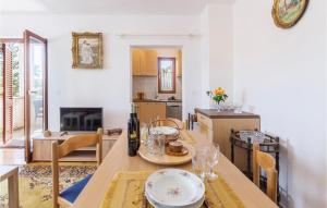 Amazing Apartment In Funtana With 1 Bedrooms And Wifi