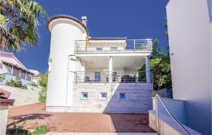 Amazing Apartment In Crikvenica With 2 Bedrooms, Wifi And Indoor Swimming Pool