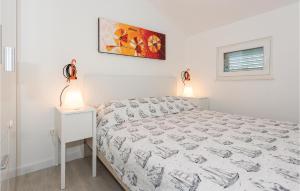 Two Bedroom Apartment in Brodarica