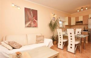 Amazing Apartment In Porec With 2 Bedrooms And Wifi