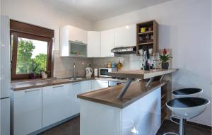 3 Bedroom Awesome Home In Medulin 