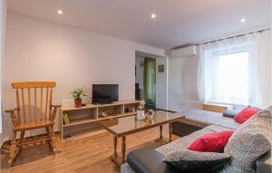 3 Bedroom Awesome Home In Medulin 