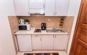 Nice Apartment In Podstrana With Wifi