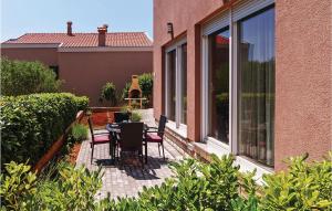 Awesome Home In Zadar With 2 Bedrooms And Wifi 