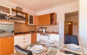 Nice apartment in Pula with WiFi and 2 Bedrooms