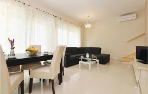 Lovely Home In Zadar With Wifi 