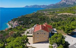 Gorgeous Apartment In Krvavica With House Sea View