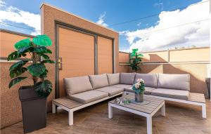 2 Bedroom Lovely Home In Okrug Gornji