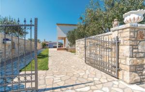 1 Bedroom Beautiful Apartment In Biograd 